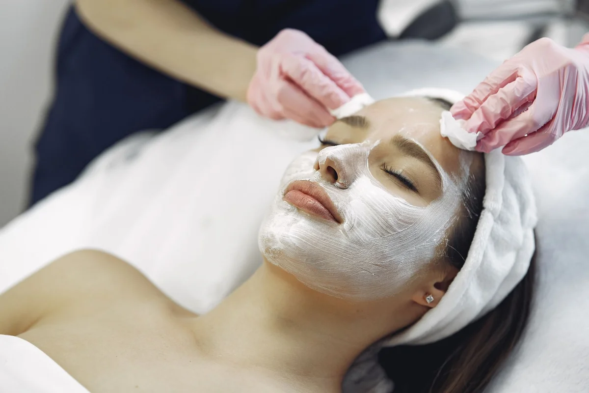 Estética facial em Goiânia | Avana Clinic Imagem ilustrativa de cuidado com a pele — estética facial em Goiânia